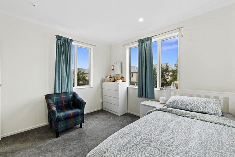 Photo of property in 20 Warbler Crescent, Papakura, 2110