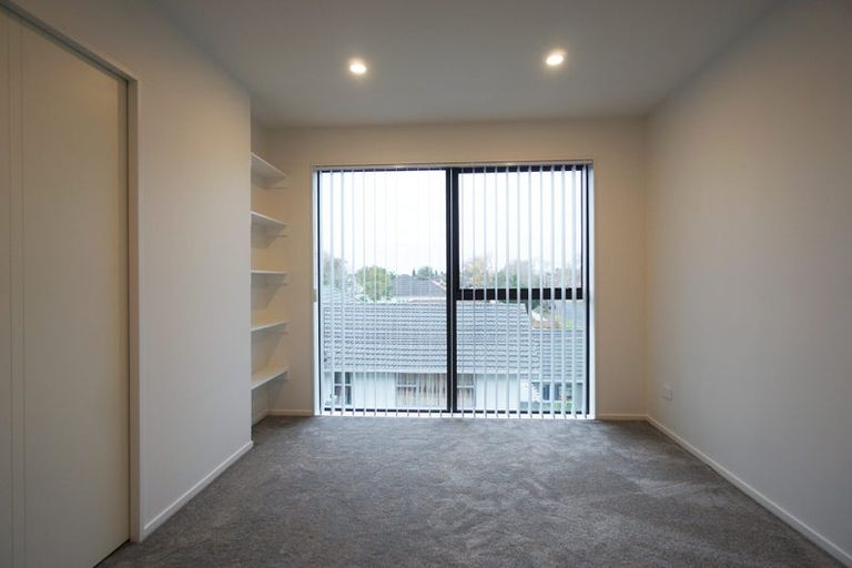 Photo of property in 3/26 Buscomb Avenue, Henderson, Auckland, 0610