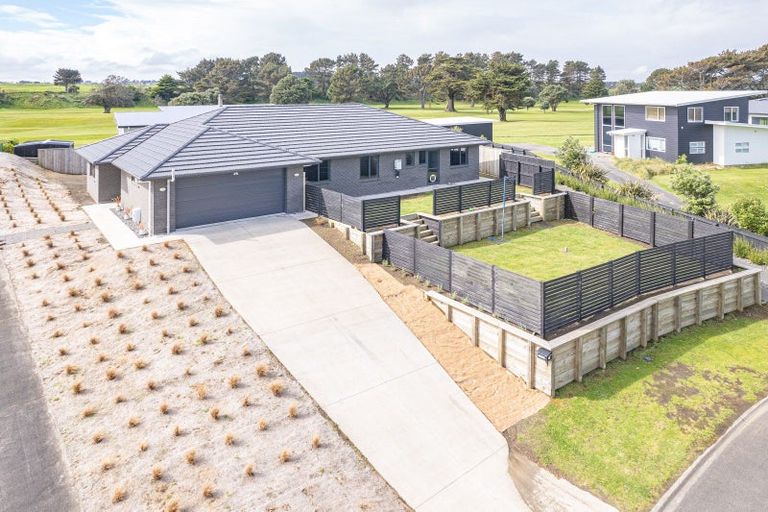 Photo of property in 23 Golf Vue Place, Castlecliff, Whanganui, 4501