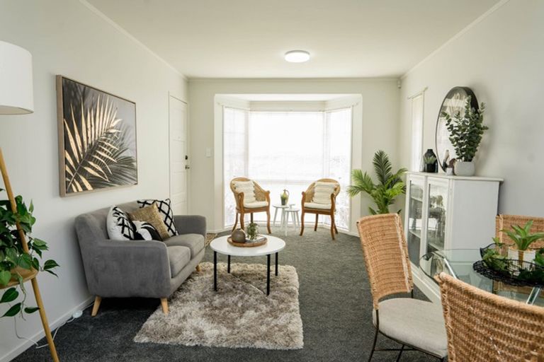 Photo of property in 98 Dalwhinnie Parade, Highland Park, Auckland, 2010