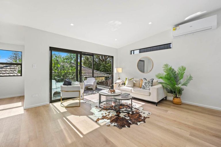 Photo of property in 40a Powrie Street, Glenfield, Auckland, 0629