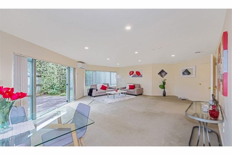 Photo of property in 2/115 Arran Road, Browns Bay, Auckland, 0630