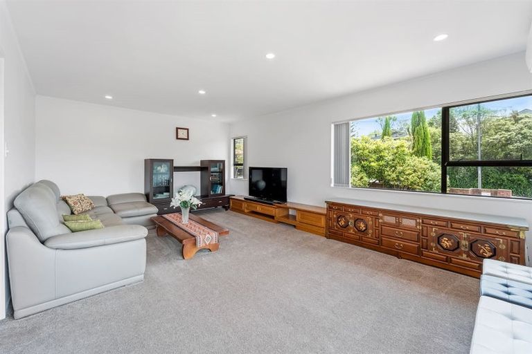 Photo of property in 1/10 Channel View Road, Campbells Bay, Auckland, 0630