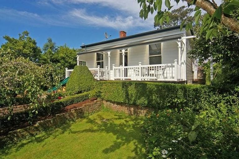 Photo of property in 21 Harbour View Road, Northland, Wellington, 6012