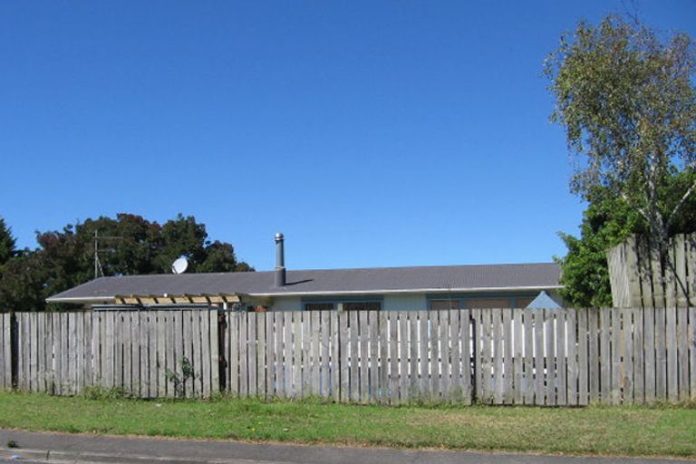 Photo of property in 7 St Catherine Crescent, West Harbour, Auckland, 0618