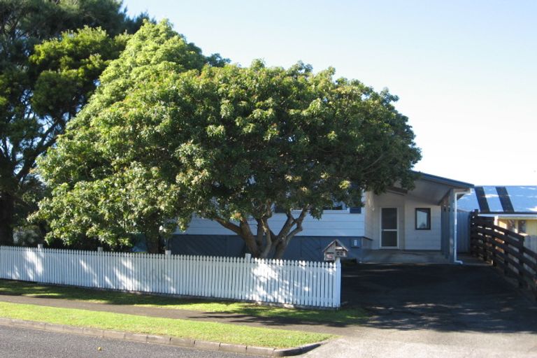 Photo of property in 45 Seaward Place, Wattle Downs, Auckland, 2103