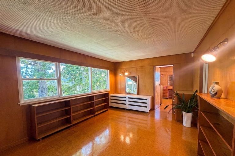 Photo of property in 274 Scenic Drive, Titirangi, Auckland, 0604