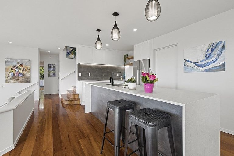 Photo of property in 9 Rahopara Street, Castor Bay, Auckland, 0620