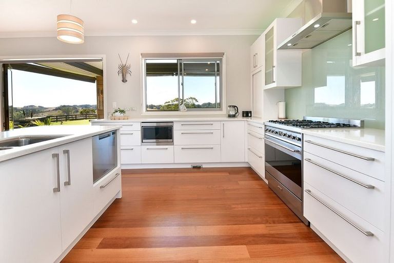 Photo of property in 10 Joblin Road, Wainui, Silverdale, 0994