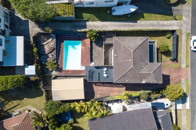 Photo of property in 100 Stapleford Crescent, Browns Bay, Auckland, 0630