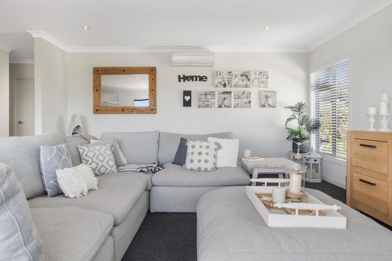 Photo of property in 12 Haden Place, Omokoroa, 3114