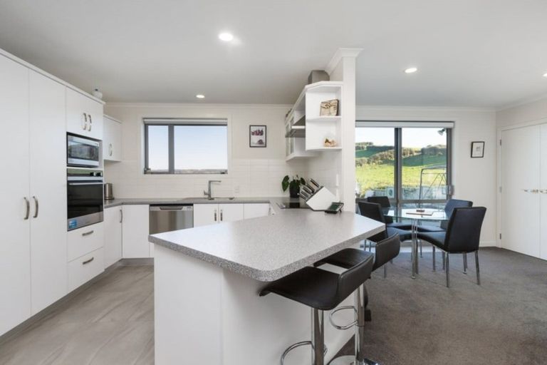 Photo of property in Waterview Estate, 9/4 Greystone Place, Omokoroa, 3114