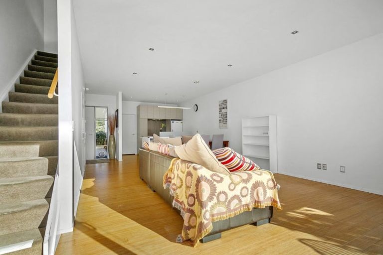 Photo of property in 73 Saddleback Grove, Karori, Wellington, 6012