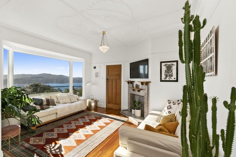 Photo of property in 53 Palliser Road, Roseneath, Wellington, 6011