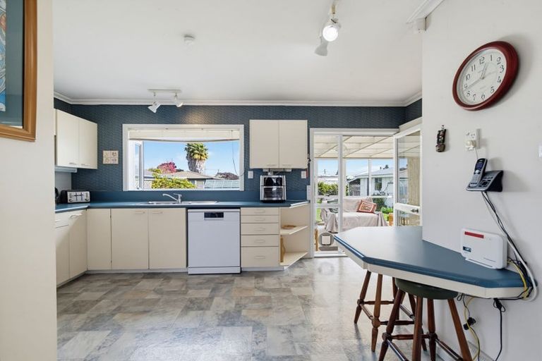 Photo of property in 15 Caxton Street, Onekawa, Napier, 4110