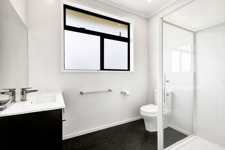 Photo of property in 135 Sealy Road, Omata, New Plymouth, 4374