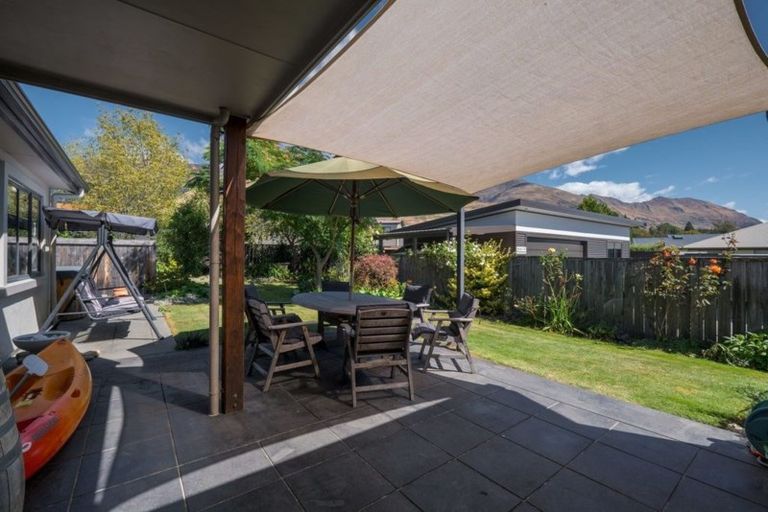 Photo of property in 19 Stonebrook Drive, Wanaka, 9305