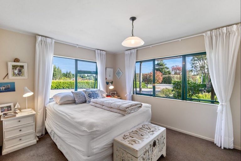 Photo of property in 389 Tararua Road, Levin, 5571