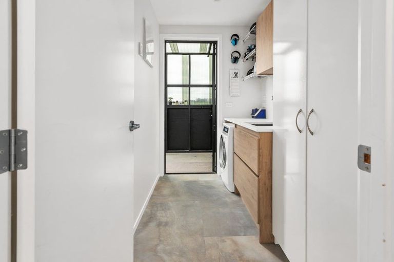 Photo of property in 34 Pourerere Road, Waipawa, 4271