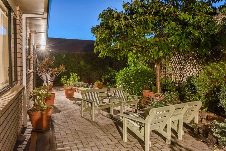 Photo of property in 71 Moyrus Crescent, East Tamaki Heights, Auckland, 2016