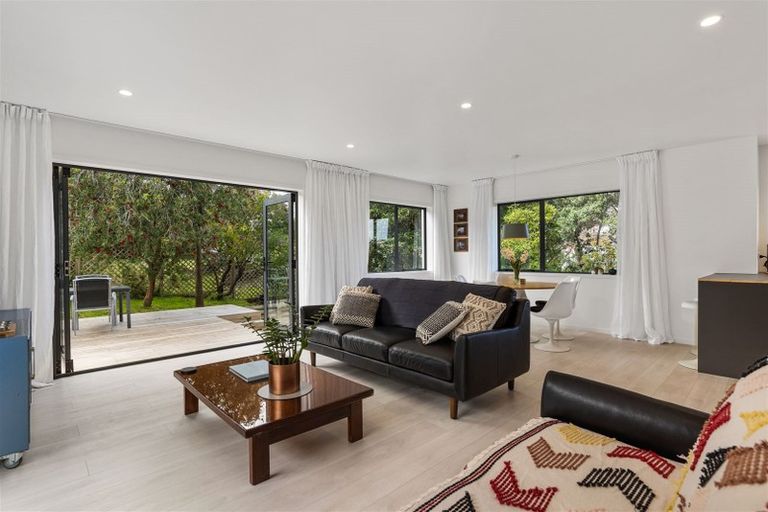Photo of property in 2/12 Fallow Street, Browns Bay, Auckland, 0630