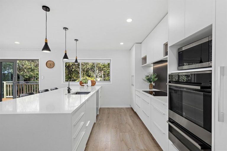 Photo of property in 32 John Downs Drive, Browns Bay, Auckland, 0630