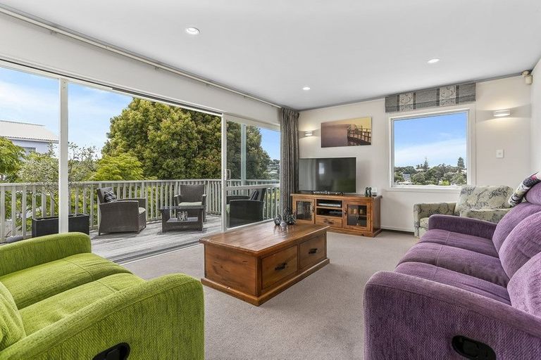 Photo of property in 10 Knightsbridge Drive, Forrest Hill, Auckland, 0620