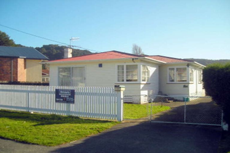 Photo of property in 3 Rata Street, Wainuiomata, Lower Hutt, 5014