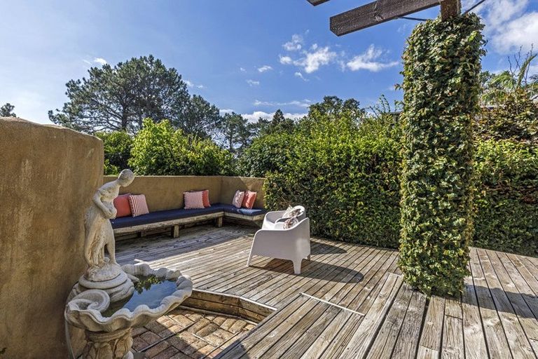 Photo of property in 4 Saddleback Rise, Murrays Bay, Auckland, 0630