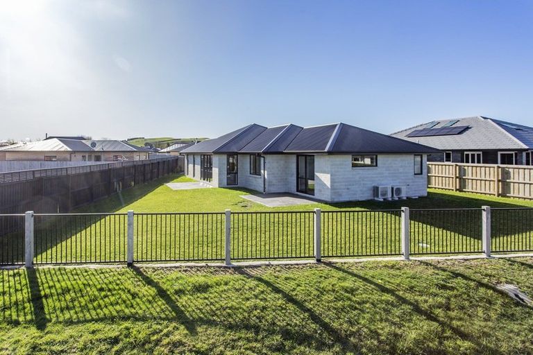 Photo of property in 12 Deans Place, Amberley, 7410