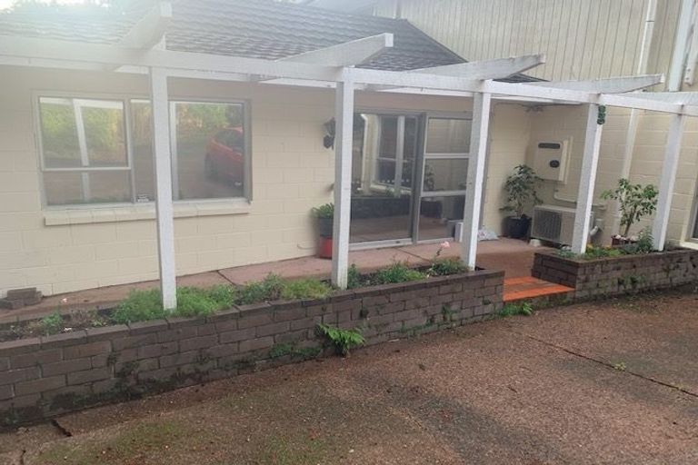 Photo of property in 41 Cron Avenue, Te Atatu South, Auckland, 0610