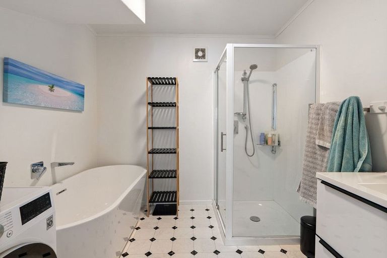 Photo of property in 24a Parklands Drive, Karori, Wellington, 6012