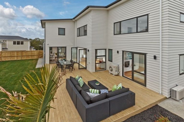 Photo of property in 18 Spyglass Street, Red Beach, 0932