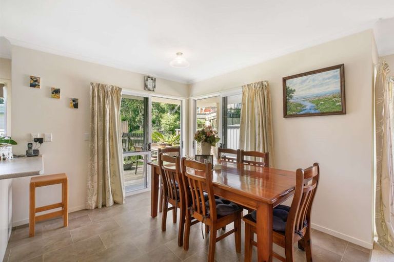 Photo of property in 90 Victoria Street, Coromandel, 3506