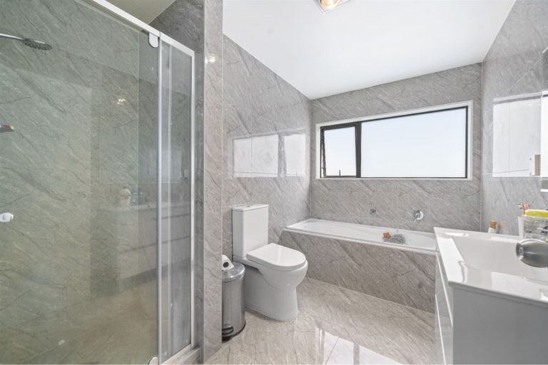 Photo of property in 10 Tapuwae Way, Mangere Bridge, Auckland, 2022