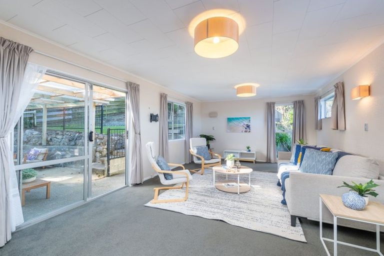 Photo of property in 26 Gloaming Hill, Titahi Bay, Porirua, 5022