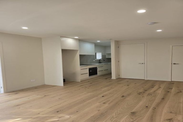 Photo of property in 30 Chelsea View Drive, Chatswood, Auckland, 0626