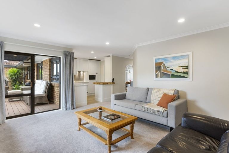 Photo of property in 2/9 Perendale Close, Somerville, Auckland, 2014