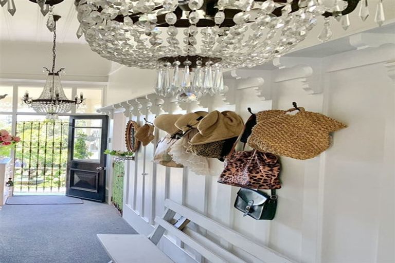 Photo of property in 22 Domain Road, Waipawa, 4210