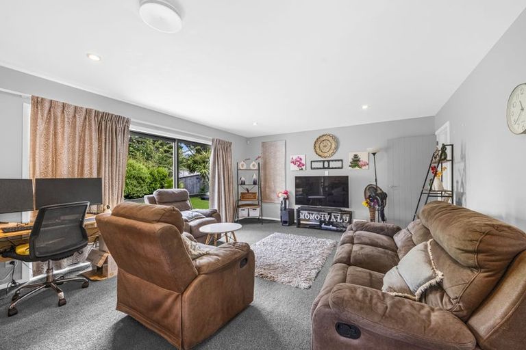 Photo of property in 28 Sunstone Crescent, Brown Owl, Upper Hutt, 5018