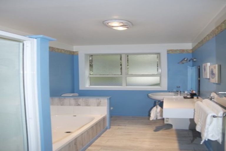 Photo of property in 92 Main North Road, Woodend, 7610