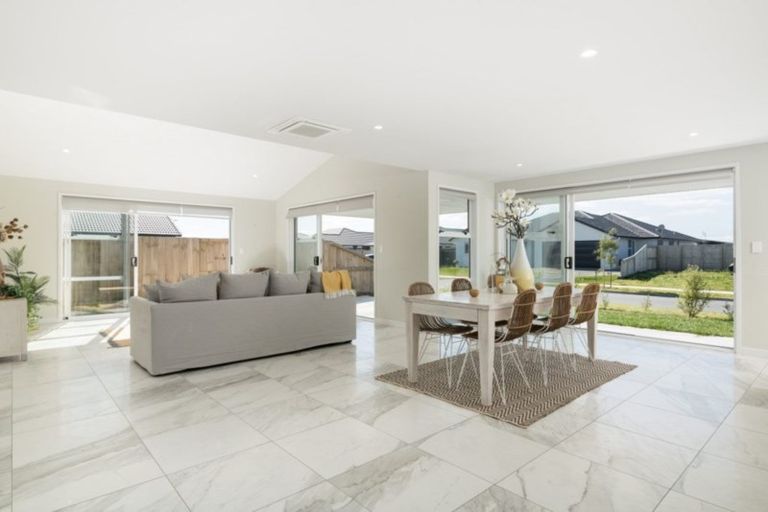Photo of property in 48 Te Kio Crescent, Papamoa Beach, Papamoa, 3118