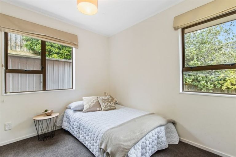 Photo of property in 112 Mark Avenue, Grenada Village, Wellington, 6037