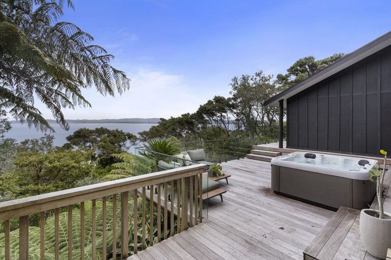 Photo of property in 2/106 Island Bay Road, Beach Haven, Auckland, 0626