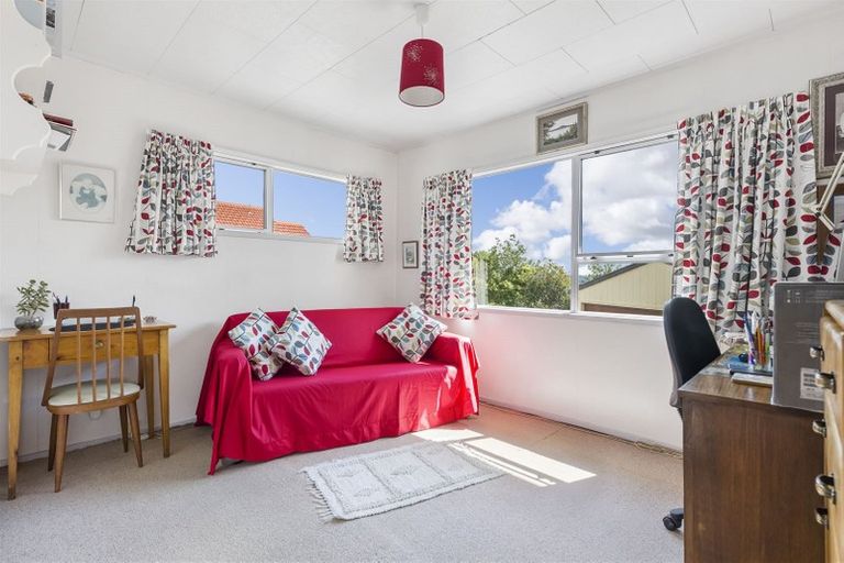 Photo of property in 22 Santiago Crescent, Unsworth Heights, Auckland, 0632