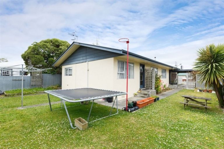 Photo of property in 35 Mcgiffert Street, Palmerston North, 4410