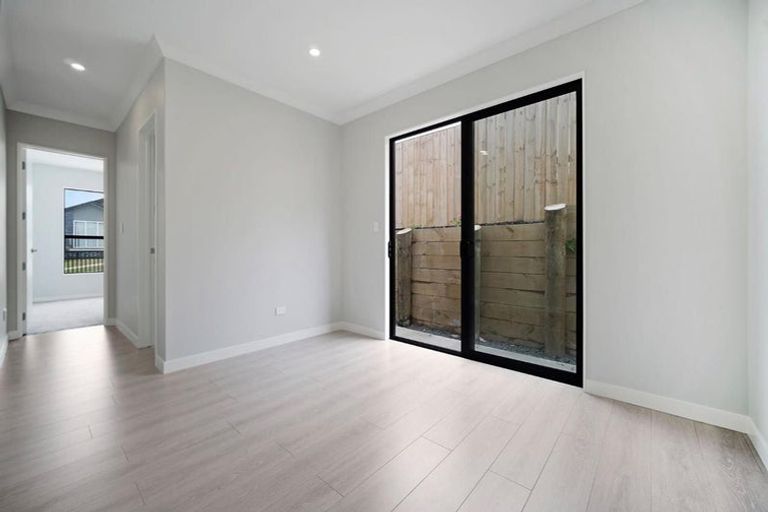 Photo of property in 1 Kate Duncan Drive, Swanson, Auckland, 0614