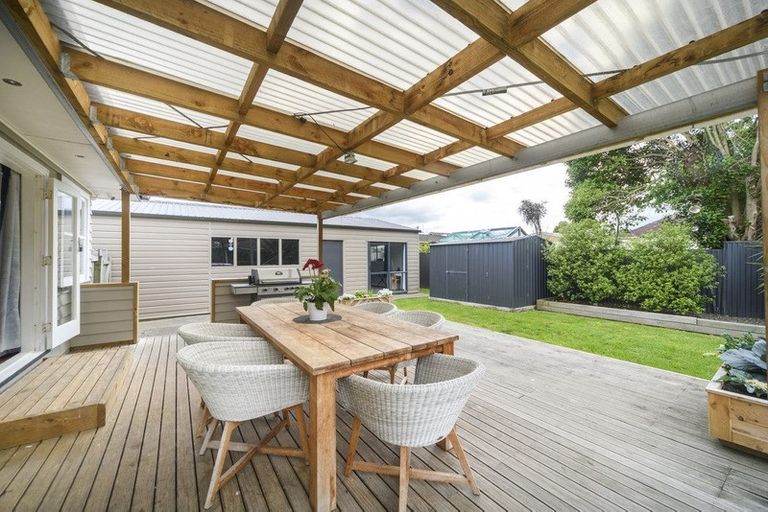 Photo of property in 18 Woburn Place, Takaro, Palmerston North, 4412