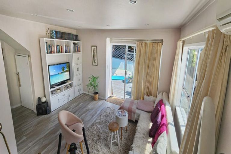 Photo of property in 2/3 Centorian Drive, Windsor Park, Auckland, 0632