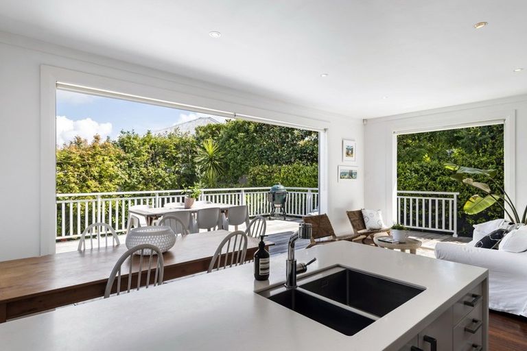 Photo of property in 109 Vauxhall Road, Narrow Neck, Auckland, 0624